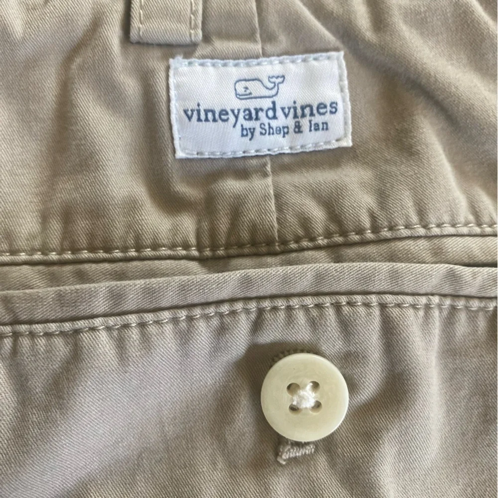 Vineyard Vines classic beige